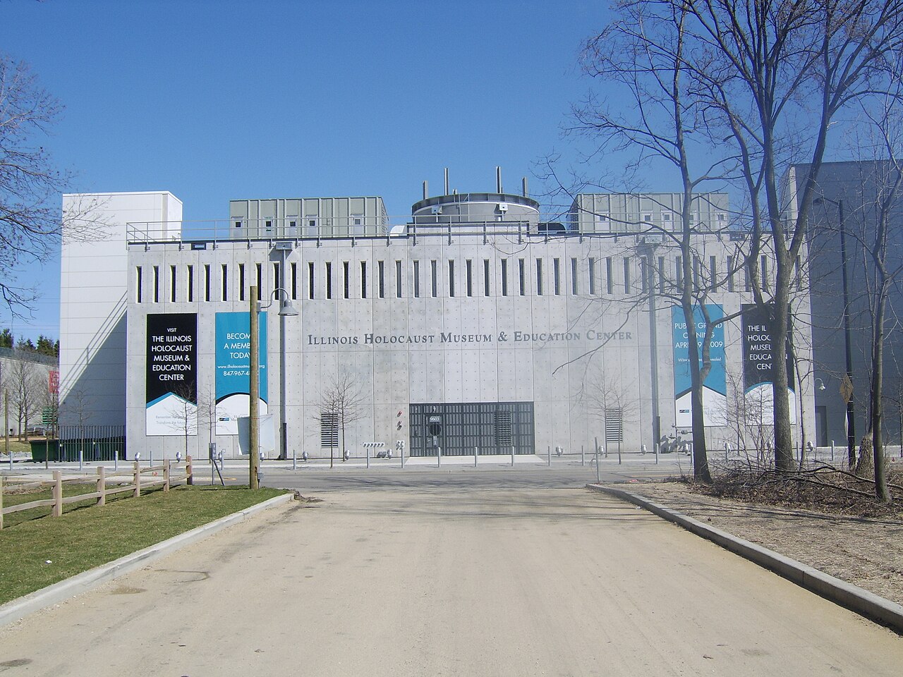 Visiting the Illinois Holocaust Museum