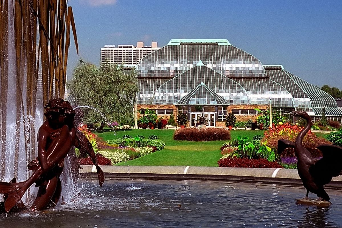 Optima Lakeview® Apartments in Chicago, IL Glass conservatory with gardens, a fountain, and bronze bird sculptures—one of the highlights among Chicago attractions.